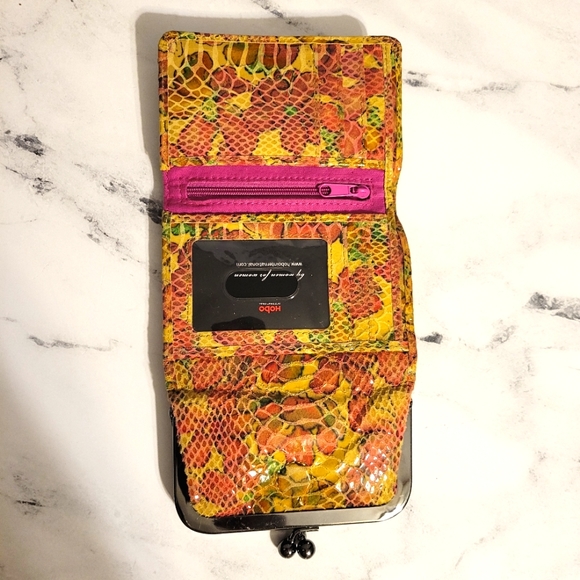 Vintage HOBO Int'l 'Robin' Embossed Autumn Pattern Leather Wallet w/Kisslock - Picture 6 of 11